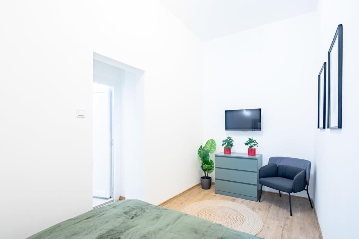 Central - New - Comfy Ac Studio Budapest Eksteriør bilde