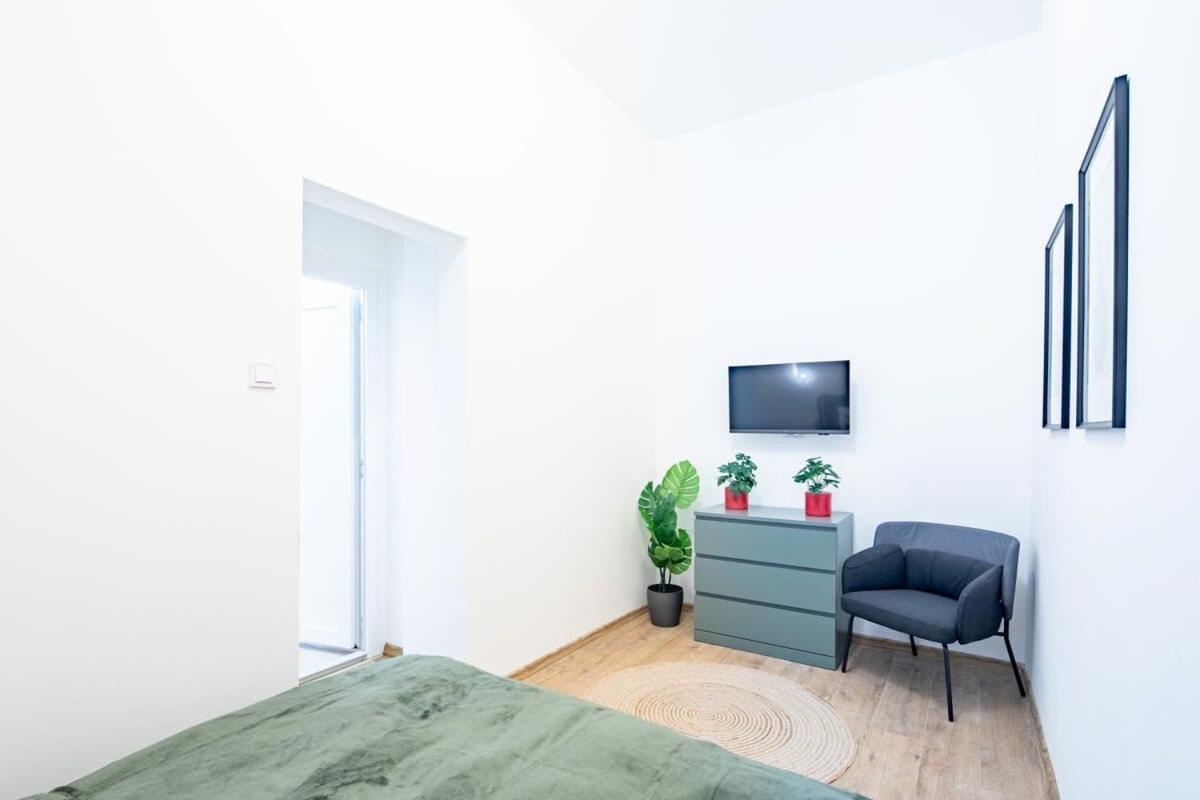 Central - New - Comfy Ac Studio Budapest Eksteriør bilde