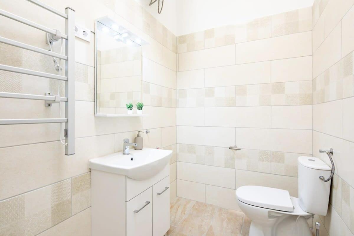 Central - New - Comfy Ac Studio Budapest Eksteriør bilde